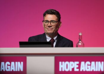 Brexit, svolta nel Regno Unito: Burnham apre al rientro nell’Ue. Macron: “Sareste i benvenuti”