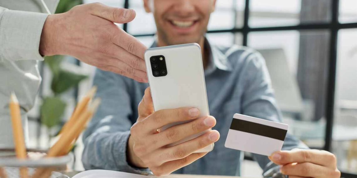 Come pagano gli italiani, l’IA individua 5 profili: solo il 15% è davvero digitale