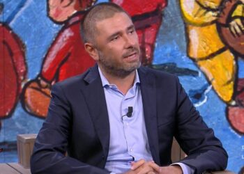Di Battista in studio a DiMartedì: “Ho iniziato le terapie per il tumore, ci sono tutte le carte per guarire”