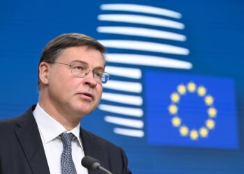 Ue, Dombrovskis: “Esamineremo a fondo le richieste di Italia e Grecia, no a nuove forme di flessibilità”