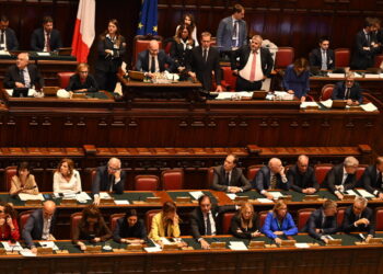 La chiamata alle armi di Meloni, pienone in Aula tra sospetti e vedette
