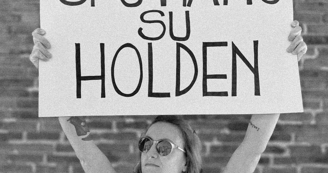 Violenza su donne, la scrittrice Martucci: “Sputiamo su Holden per sradicare la cultura patriarcale”