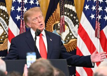 Trump, l’omaggio a Cristoforo Colombo e le battute: “Il mio amico Pavarotti…”