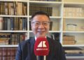 Zhang Weiwei sorride e affonda l’Europa: “Leadership debole, dipendenza dagli Usa e paura irrazionale della Russia”